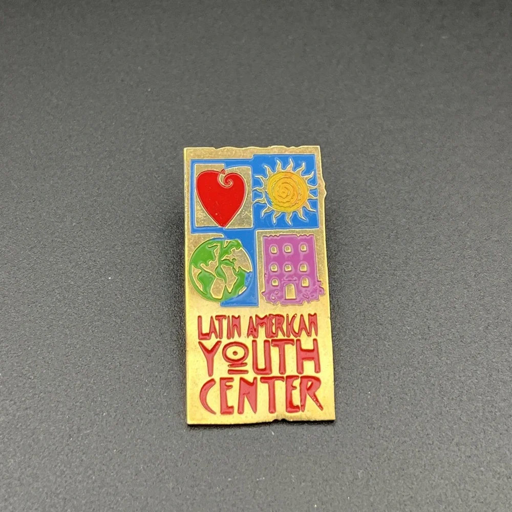 Latin American Youth Center Gold Tone Lapel‎ Hat Pin